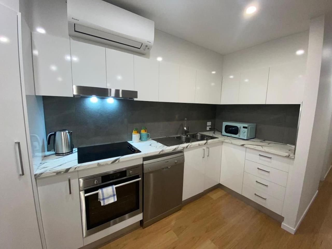 Tjs Beachside Broadbeach - Views, Wifi *