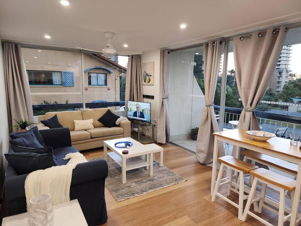 Apartment Tjs Beachside Broadbeach - Views, Wifi Gold Coast